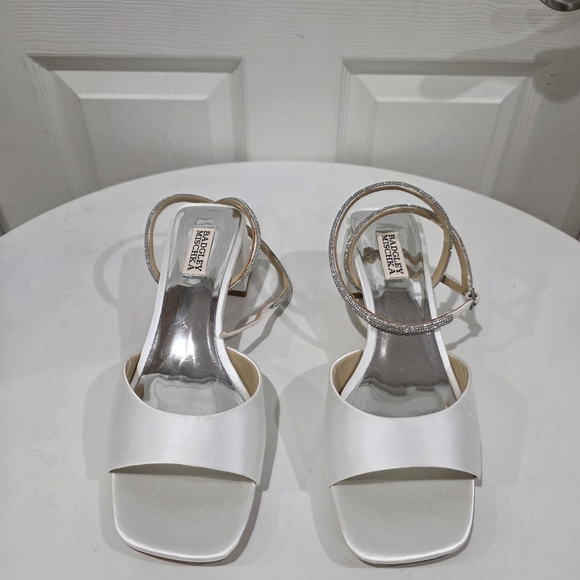 New Badgley Mischka Infinity Satin Block Heels - Picture 3 of 9